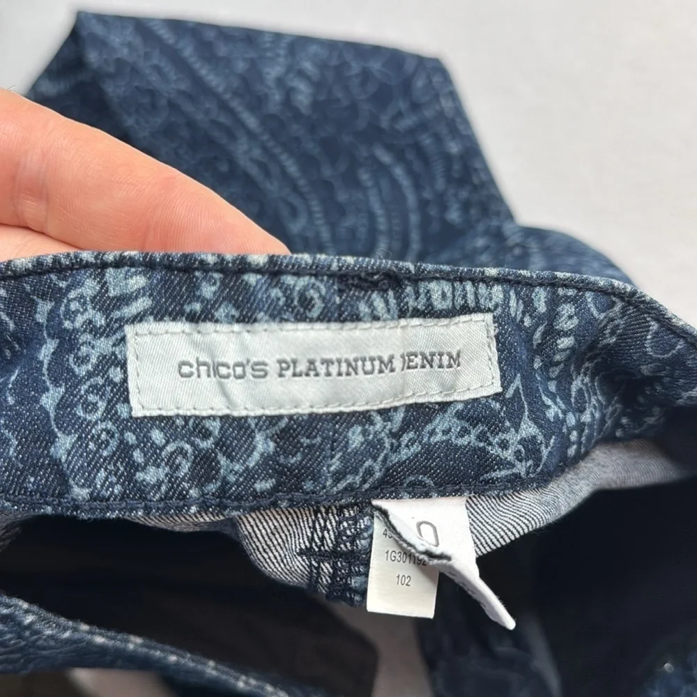 Chico’s Platinum Denim Paisley Ankle Jeans CHICOS 0 or size 4 / 6 XS blue